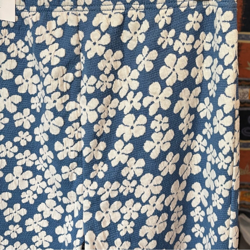 American Eagle floral flare high rise pull on pants, size small - Picture 5 of 10
